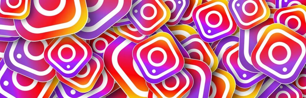 a pile of Instagram logos used to highlight the importance of videos to gain visibility and increase engagement on Instagram