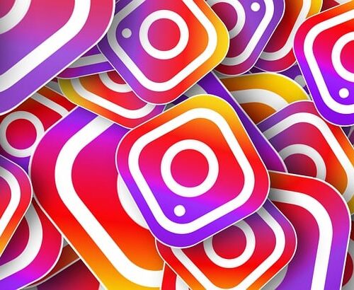 a pile of Instagram logos used to highlight the importance of videos to gain visibility and increase engagement on Instagram
